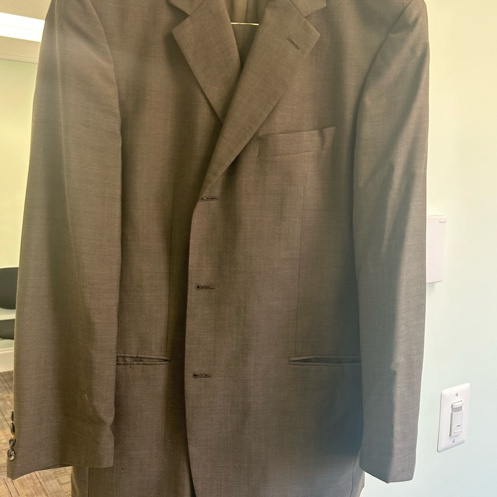 Hugo Boss - 3 button suit